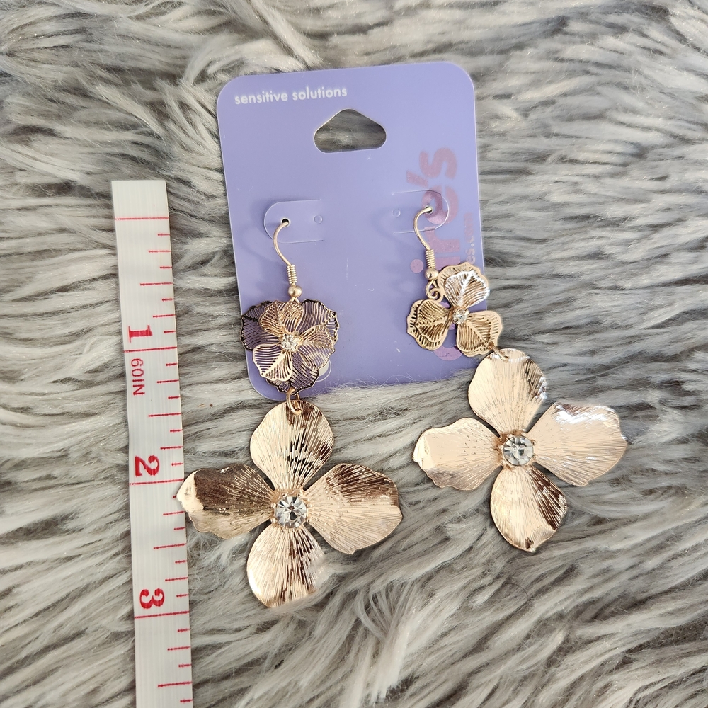 Elegant Gold Floral Earrings by